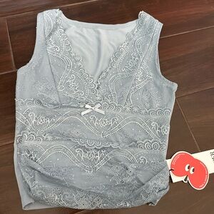Lace Sleeveless Top in Light Gray